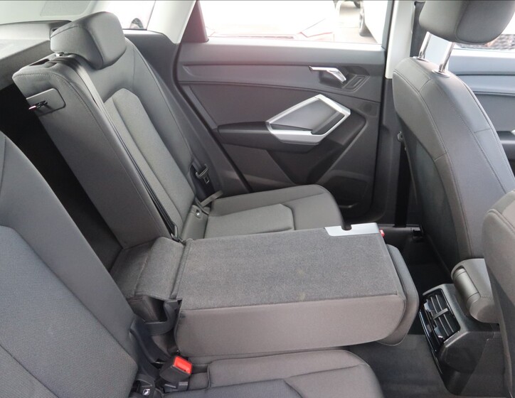 Audi Q3 17