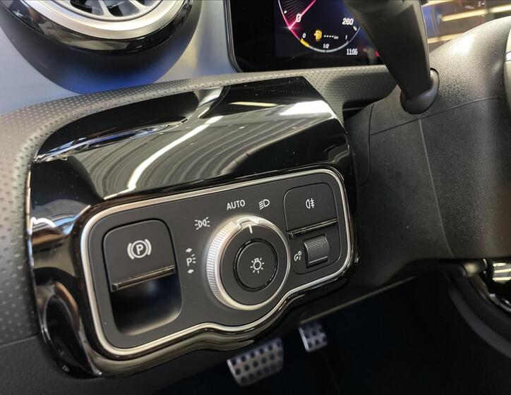 Mercedes-Benz CLA 11