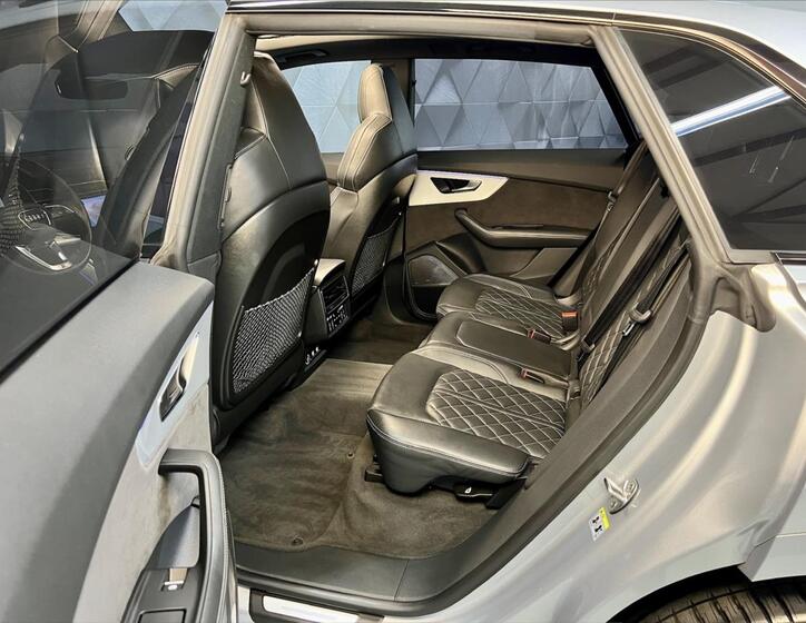 Audi Q8 12