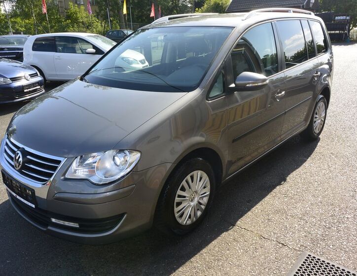 Volkswagen Touran 1