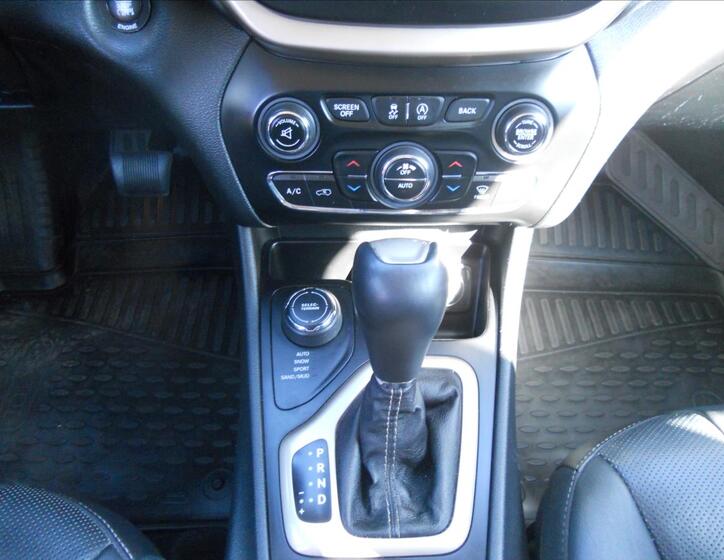 Jeep Cherokee 15