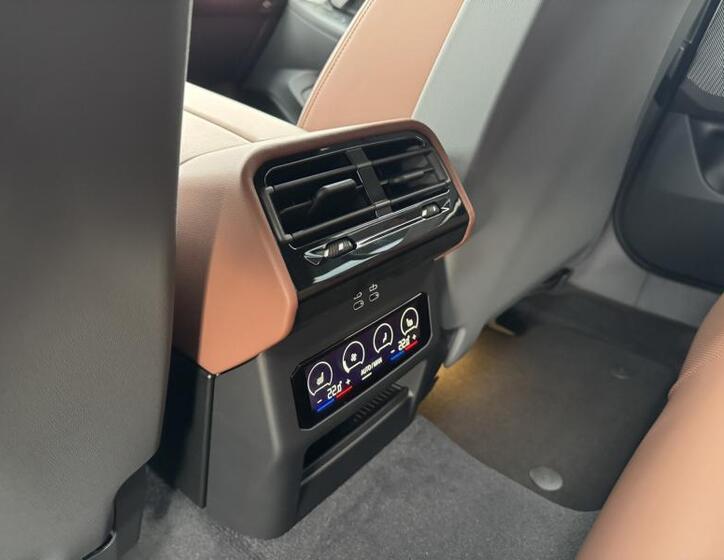 BMW i5 19