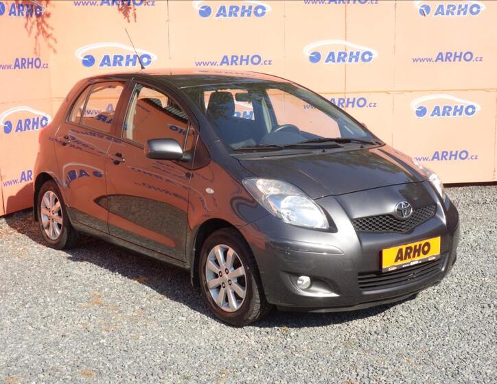 Toyota Yaris 1