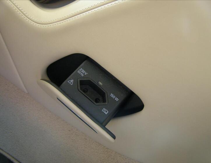 Audi A8 26