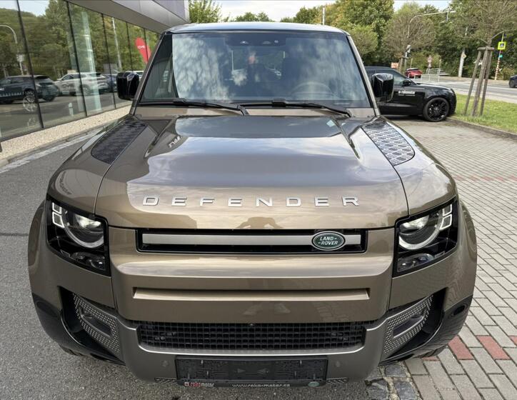 Land Rover Defender 3