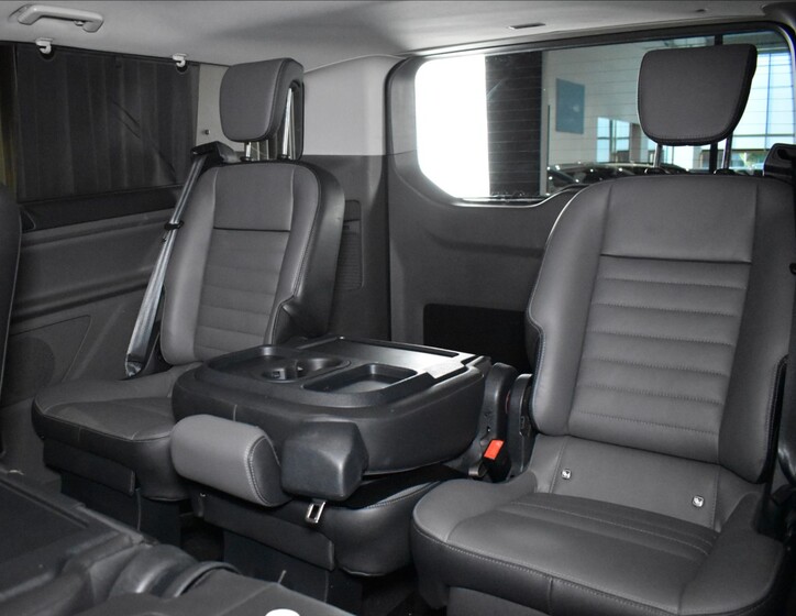Ford Tourneo Custom 10