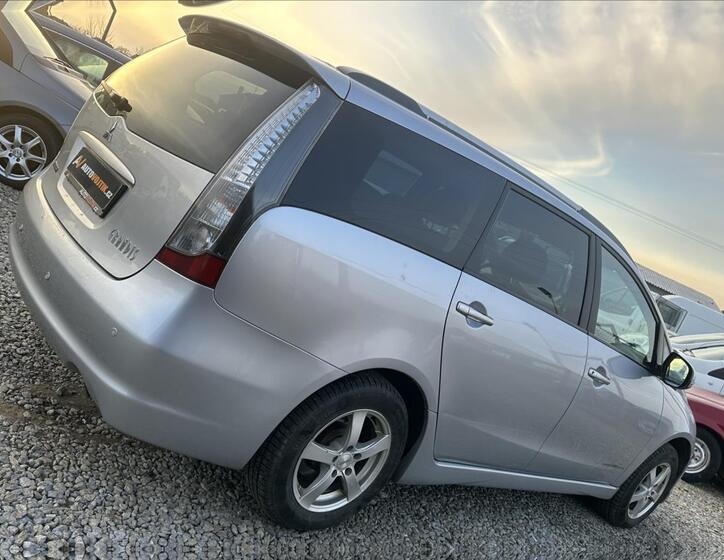 Mitsubishi Grandis 5