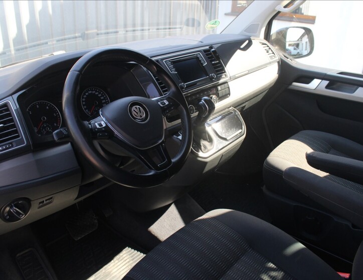 Volkswagen Multivan 15