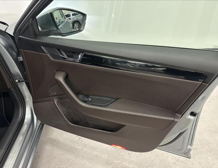 Škoda Superb 22