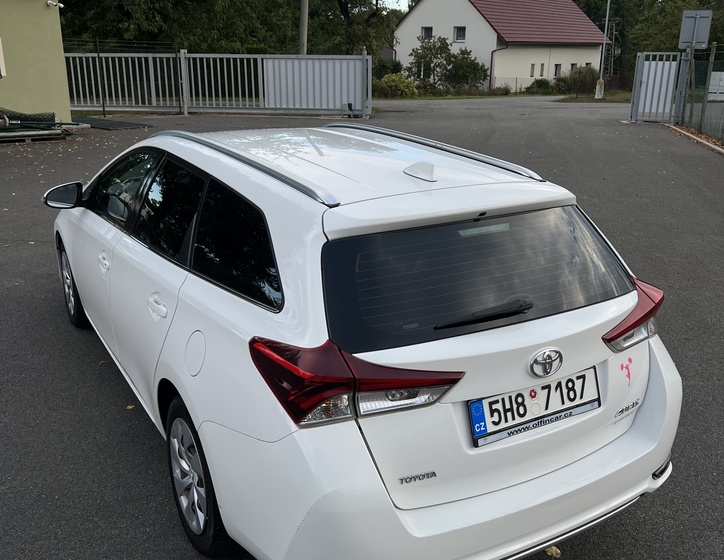 Toyota Auris 13