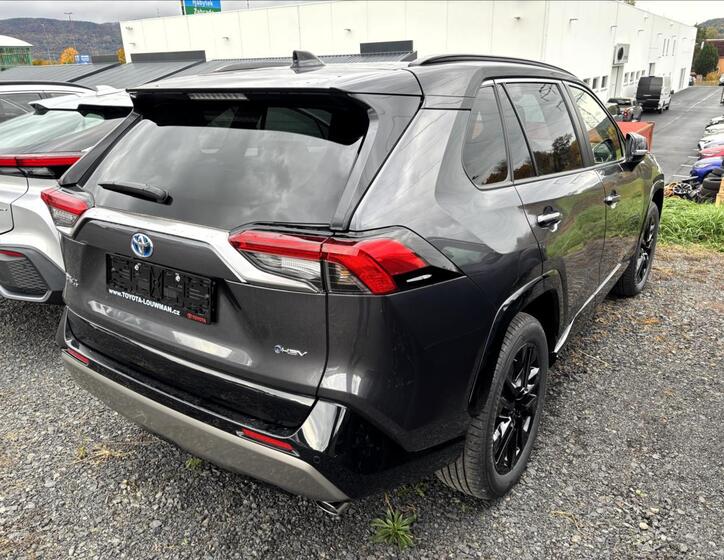 Toyota RAV4 6