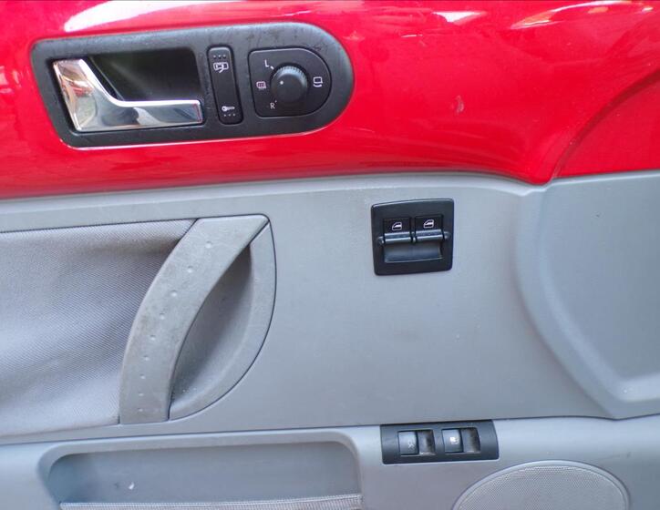 Volkswagen New Beetle 14