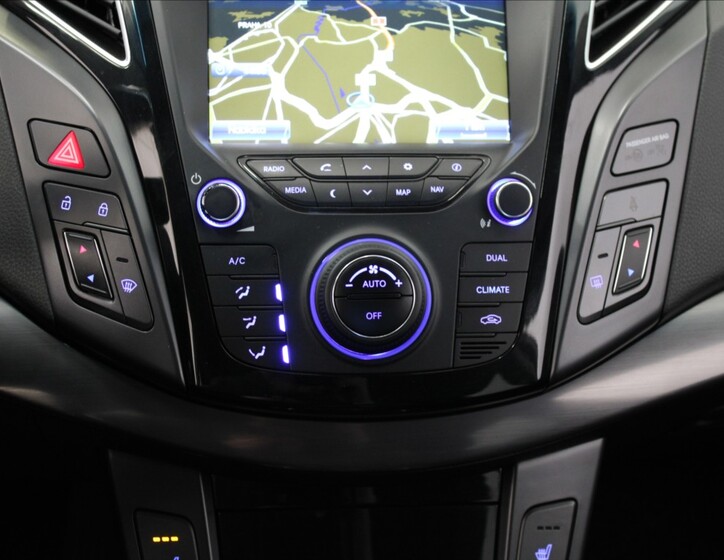 Hyundai i40 13