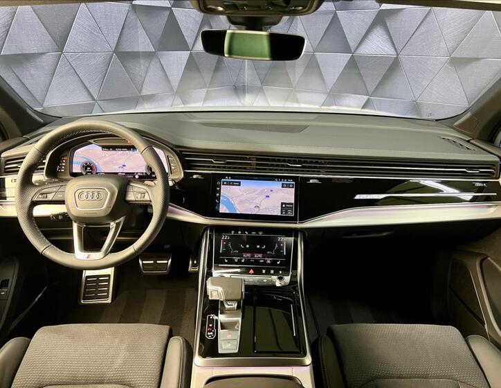 Audi Q7 8