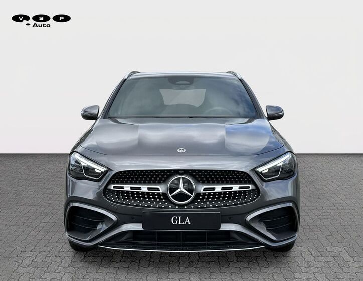 Mercedes-Benz GLA 8