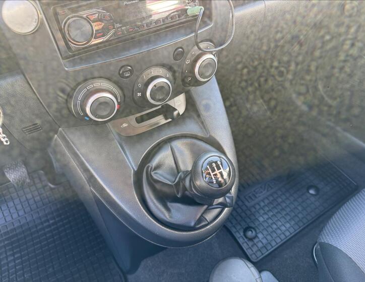 Mazda 2 12