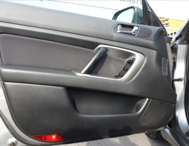 Subaru Legacy 11