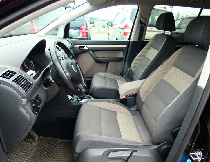 Volkswagen Touran 9