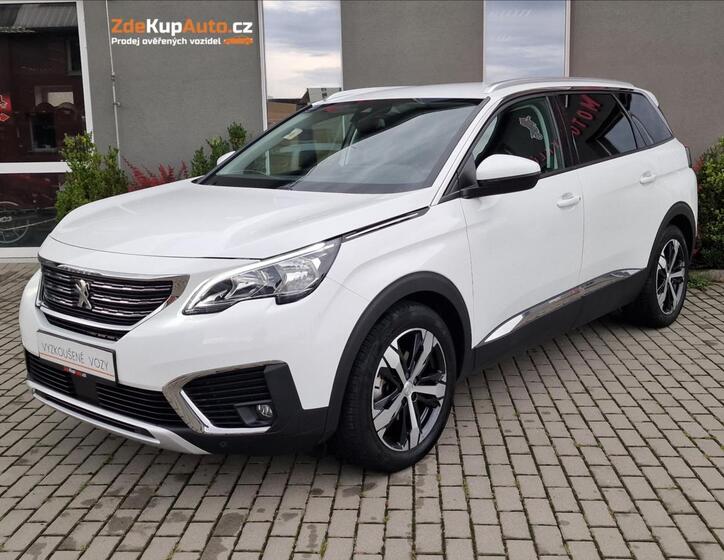 Peugeot 5008 1