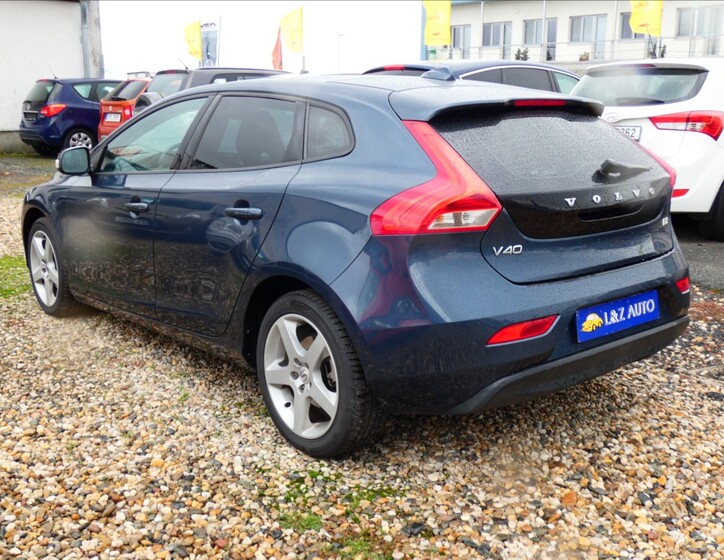 Volvo V40 4