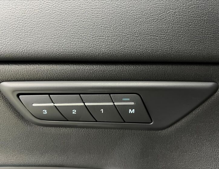 Jaguar E-Pace 23