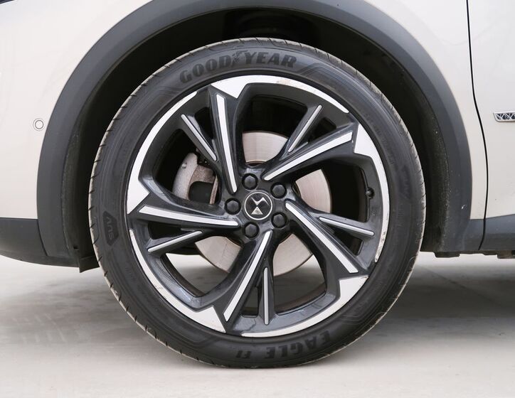 DS Automobiles DS7 Crossback 11