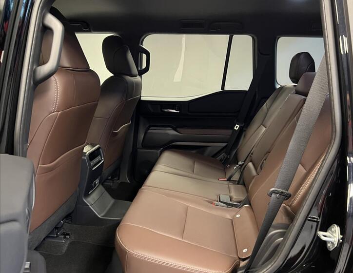 Toyota Land Cruiser 8