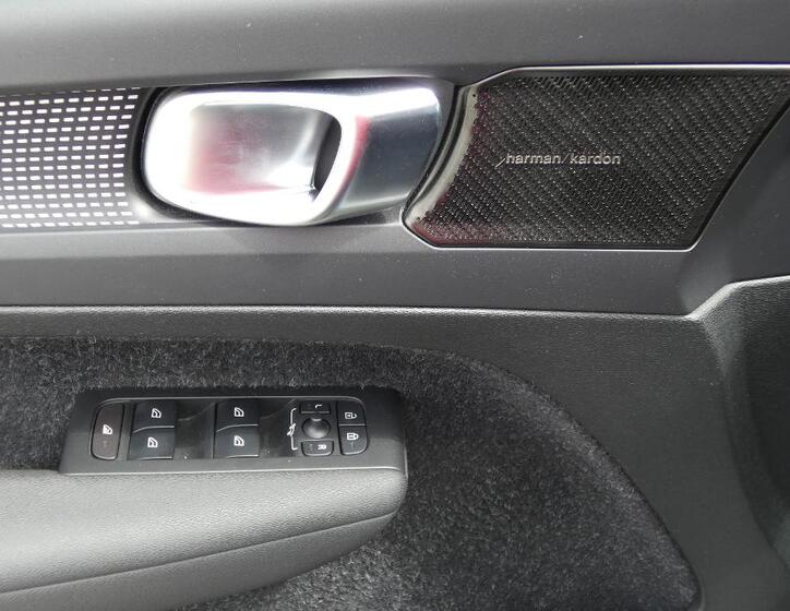 Volvo XC40 9