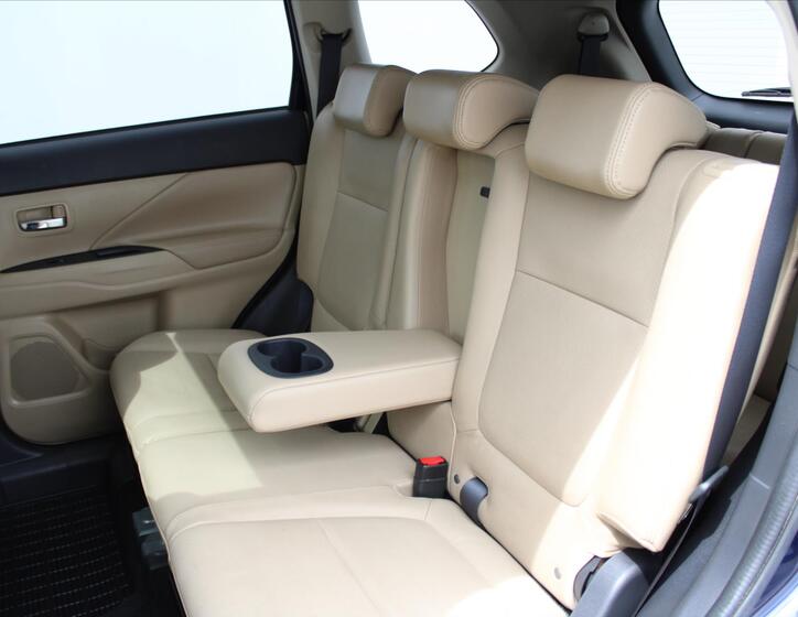 Mitsubishi Outlander 11