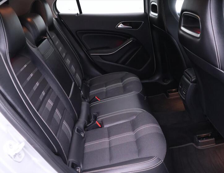 Mercedes-Benz GLA 16