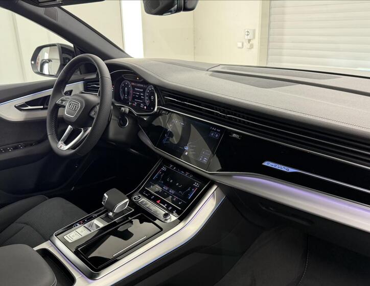 Audi Q8 8