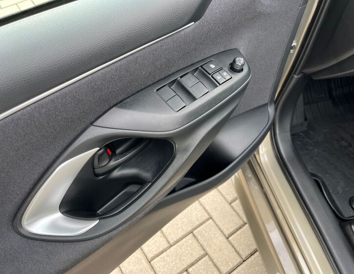 Toyota Yaris 12