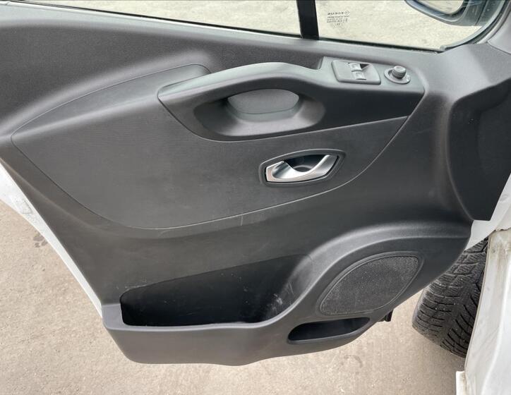 Renault Trafic 13