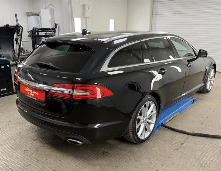 Jaguar XF 6