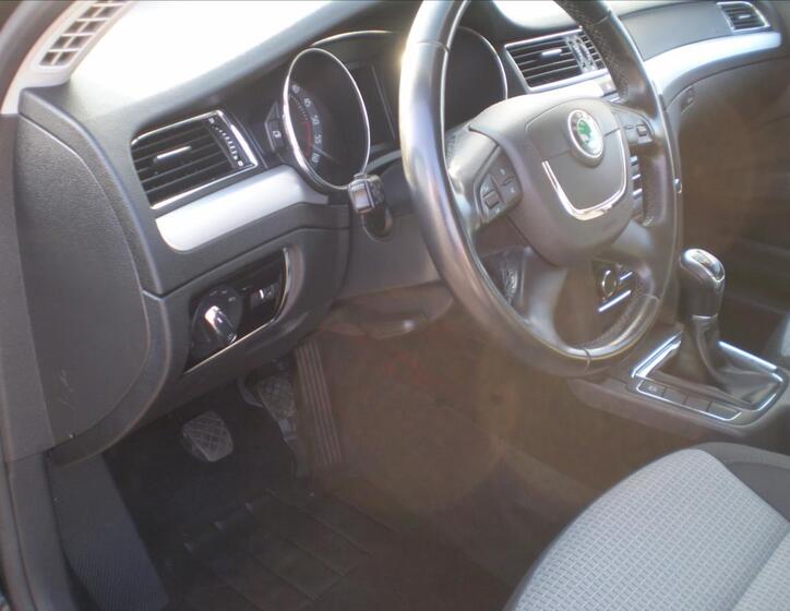Škoda Superb 8
