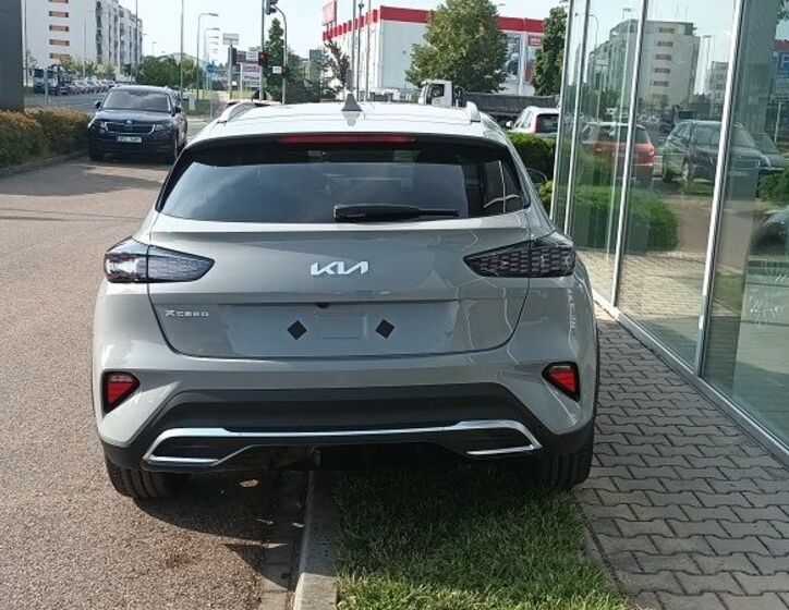 KIA XCeed 10