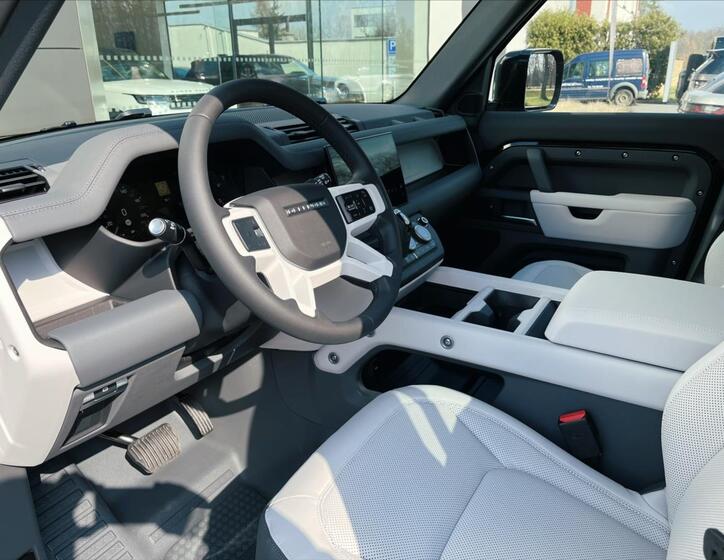 Land Rover Defender 7