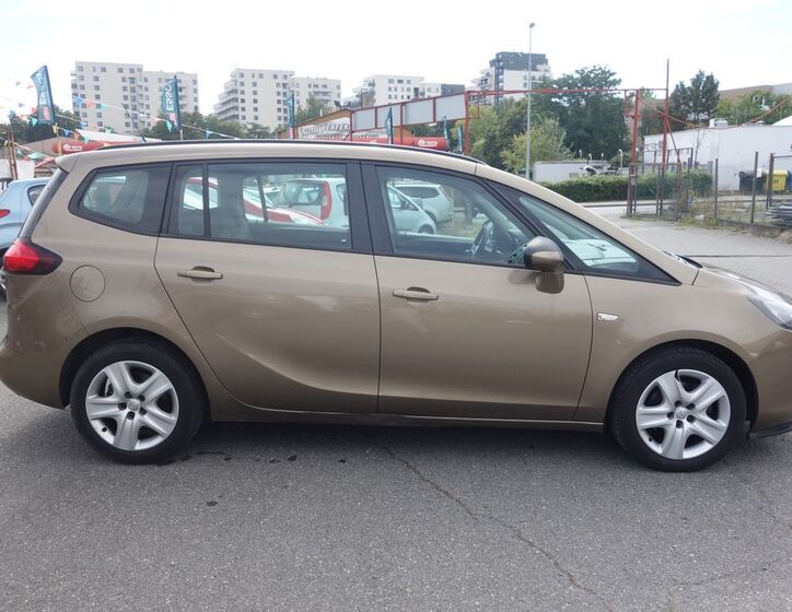 Opel Zafira 8