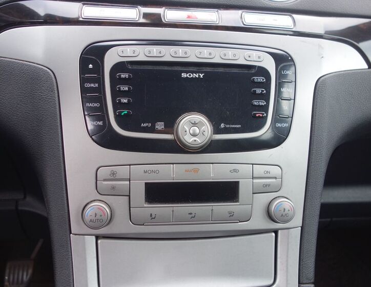 Ford Galaxy 13
