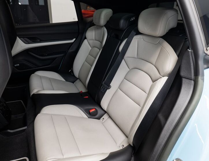 Porsche Taycan 10