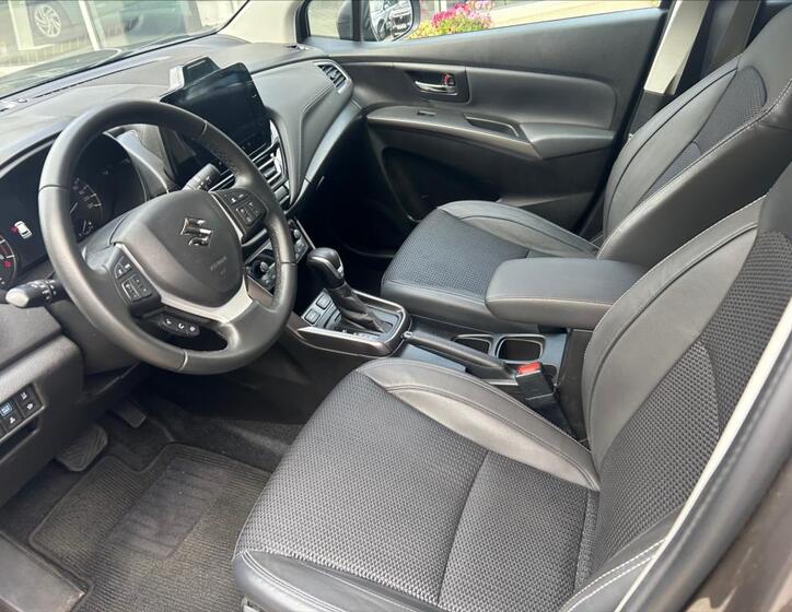 Suzuki S-Cross 11