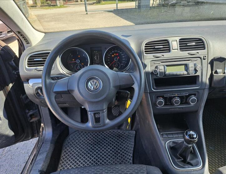 Volkswagen Golf 24
