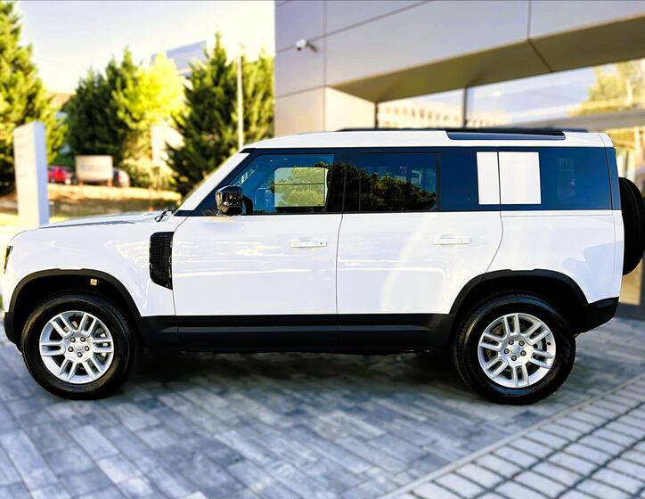Land Rover Defender 2