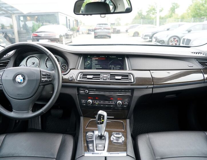 BMW Řada 7 23