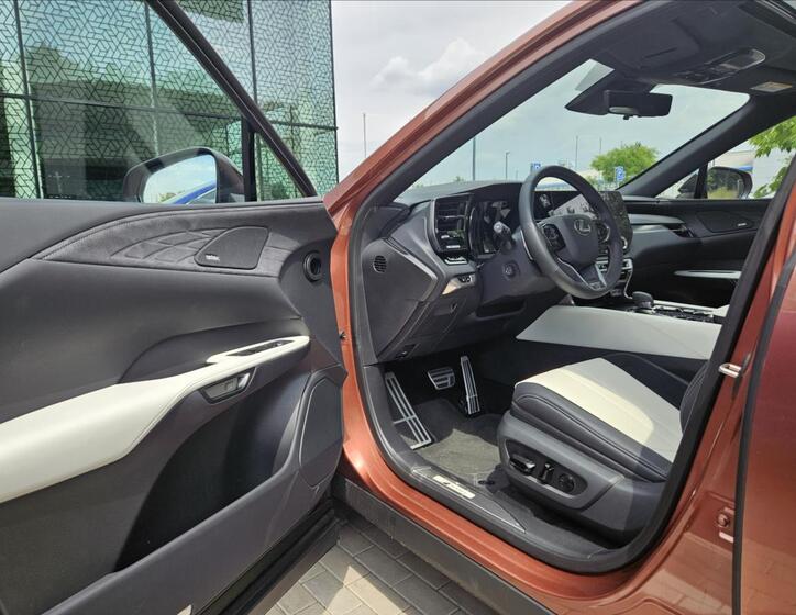 Lexus RX 500h 17