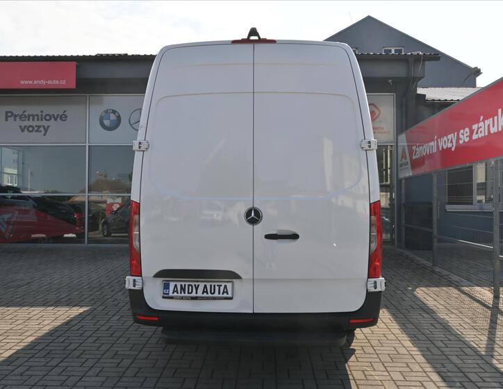Mercedes-Benz Sprinter 4