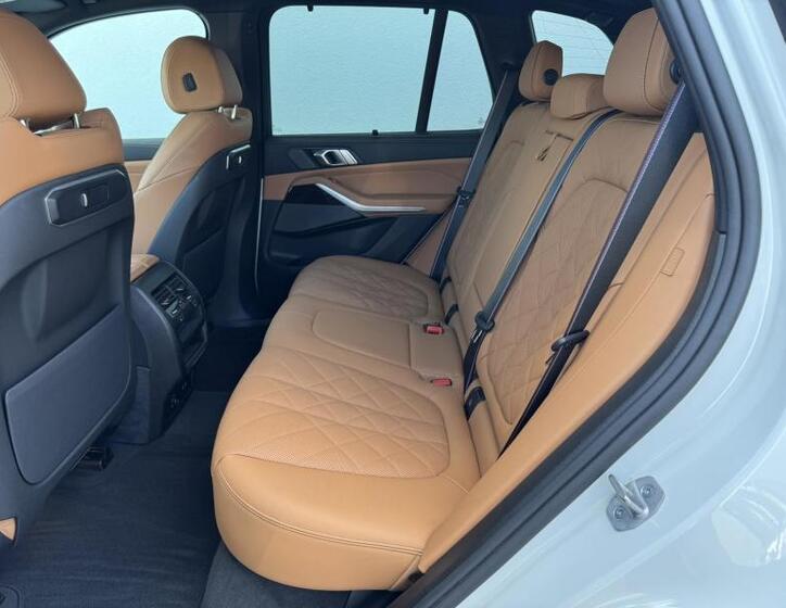 BMW X5 8