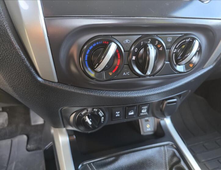 Nissan Navara 14