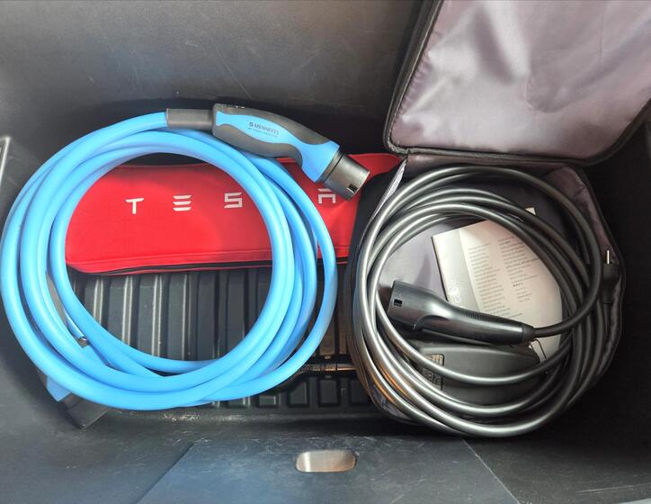 Tesla Model Y 16