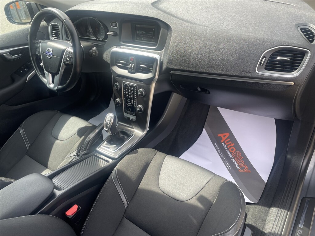 Volvo V40 23